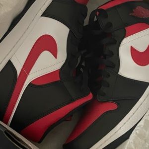 Never worn Jordan 1s for sale. Still in original box